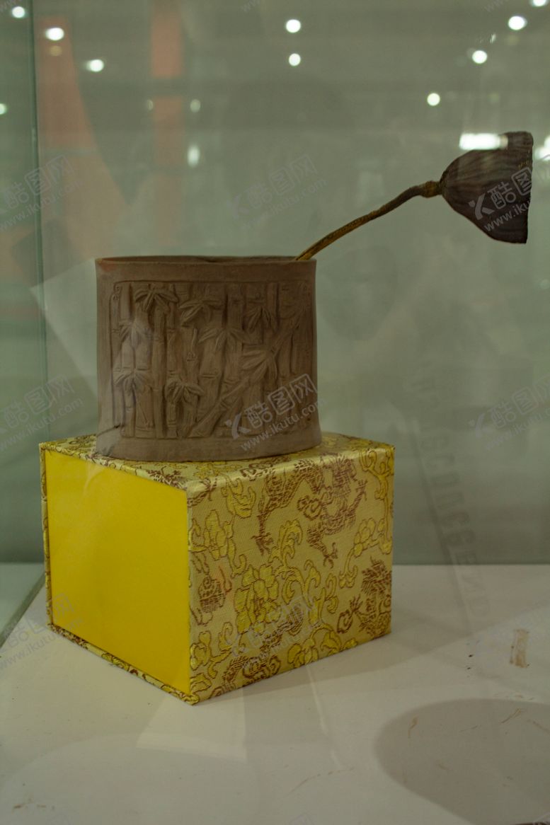 编号：27359709160657575303【酷图网】源文件下载-根雕笔筒