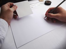商务简约墙上挂纸海报样机 