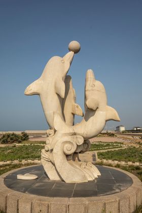 海豚雕塑