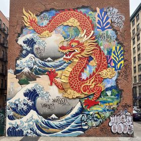 街头艺术墙面龙与海浪图案
