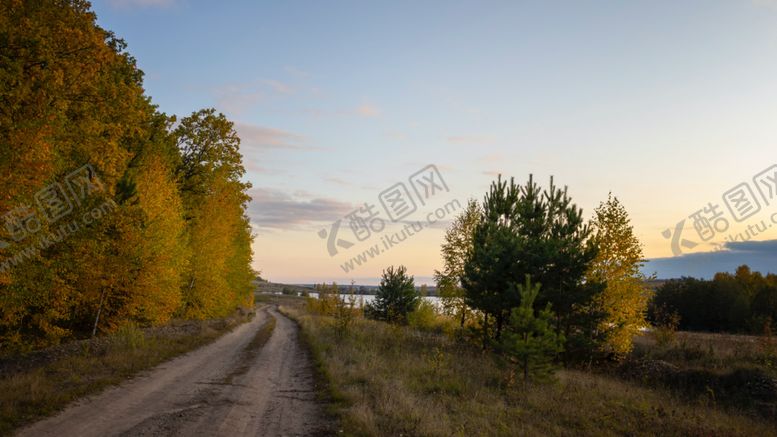 编号：43914009230043147723【酷图网】源文件下载-森林河流小路天空风景