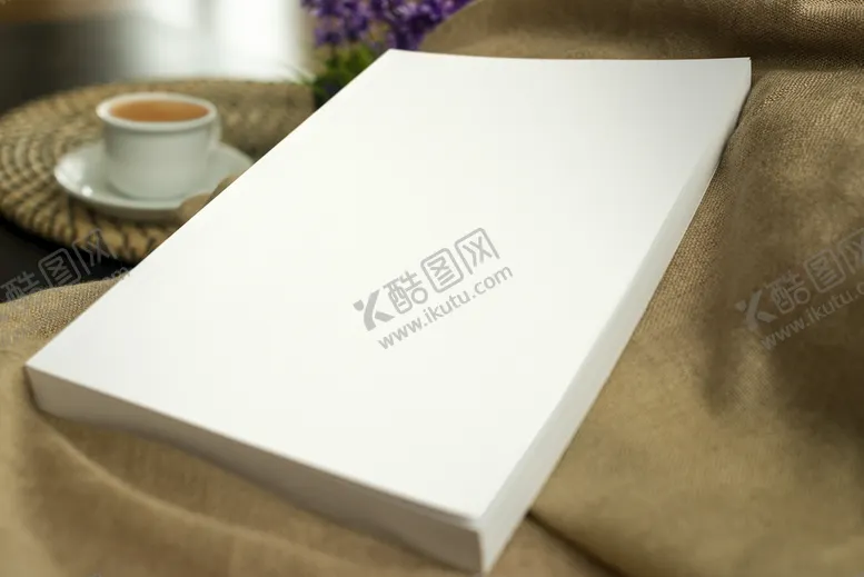 编号：18047310080844009567【酷图网】源文件下载-麻布褶皱上书本样机展示