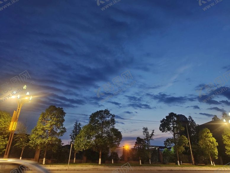 编号：87048910192002338306【酷图网】源文件下载-夜空