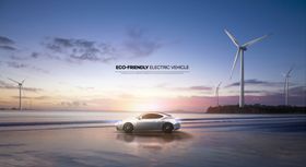 夕阳下汽车与风力发电机