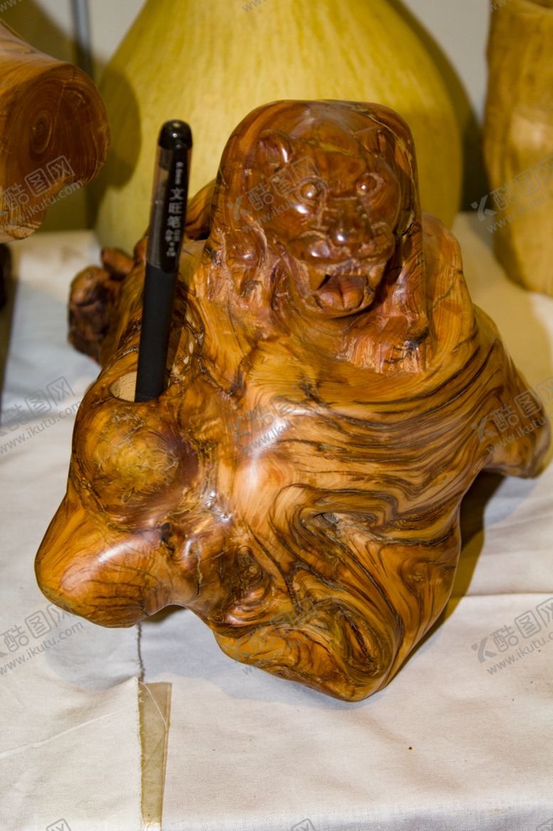 编号：92735110012116367868【酷图网】源文件下载-根雕笔筒