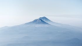 高耸入云的奇峰