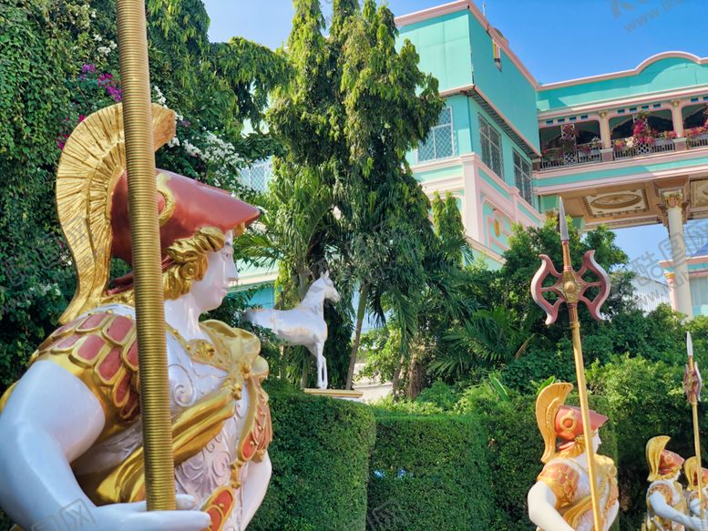 编号：42610109122146229759【酷图网】源文件下载-泰国芭提雅富贵黄金屋雕塑