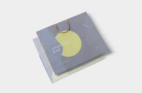 包装袋样机白色手提贴图mockups