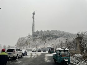 雪景山峰