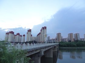 平山县城冶河桥风景