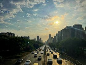 日暮下的大山风景