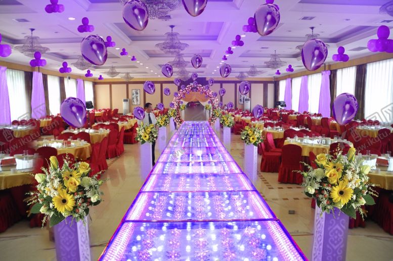 编号：23835910191609143535【酷图网】源文件下载-婚礼现场舞台迎宾区场景布置