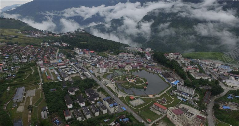 编号：27444409230502056156【酷图网】源文件下载-墨脱县全景照