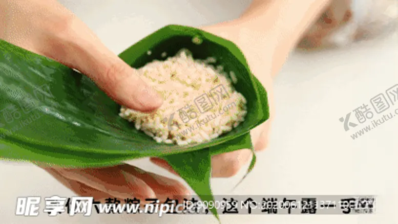 编号：97761406260450118509【酷图网】源文件下载-手工包粽子GIF动态图