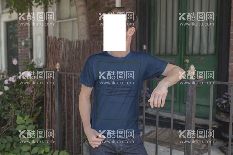 编号：86168311291601171034【酷图网】源文件下载-男士蓝色衣服logo的场景样机