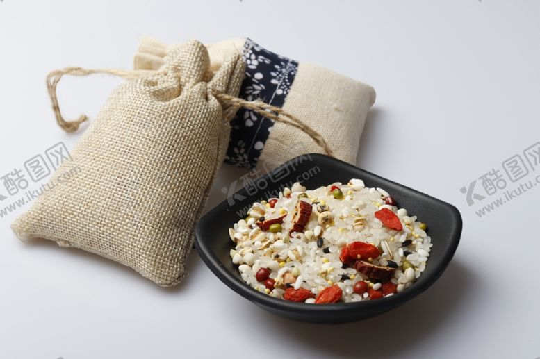 编号：42200909200110505476【酷图网】源文件下载-五谷杂粮海报谷物豆豆素材