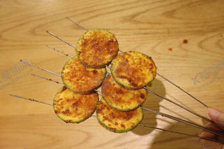 编号：62300203311601216182【酷图网】源文件下载-烤西葫芦串