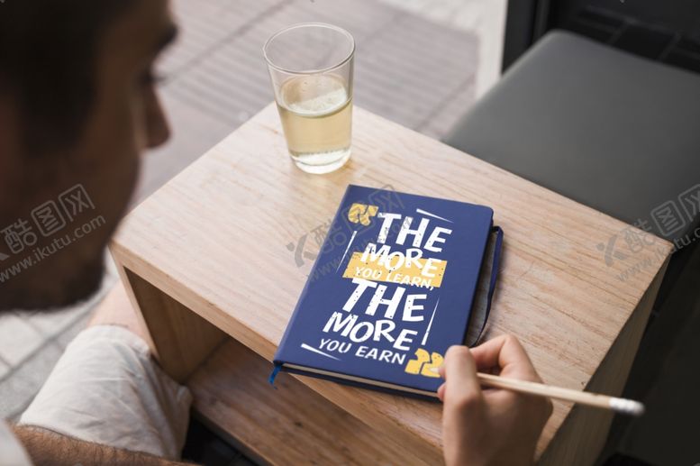 编号：40005709210350105137【酷图网】源文件下载-书本样机