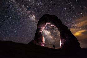 星空下的望远镜