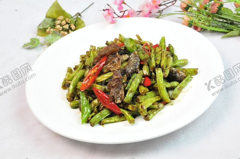 编号：82354509270648282002【酷图网】源文件下载-鲮鱼炒四季豆