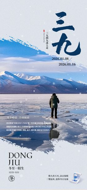 校园师生漫步于美丽草坪