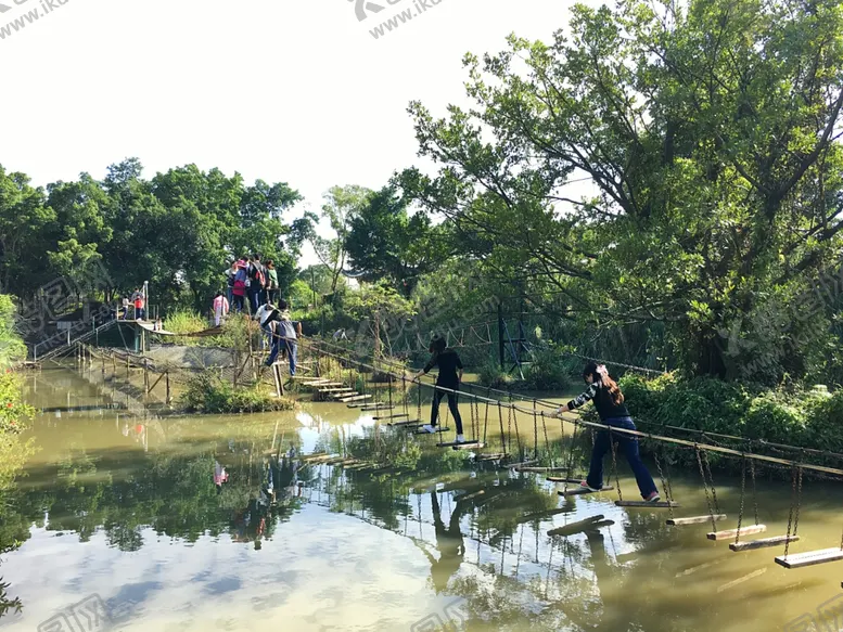 编号：80026112090656122325【酷图网】源文件下载-户外活动铁索桥