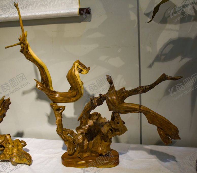编号：55050010050629372567【酷图网】源文件下载-根雕龙凤斗