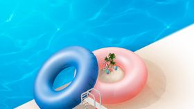 夏日清凉游泳池开放价值海报