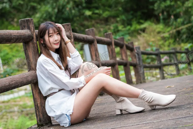 编号：64168306250518214764【酷图网】源文件下载-美女