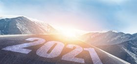 2021励志攀爬大气合成简约背
