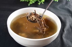 茶树菇炖土鸡