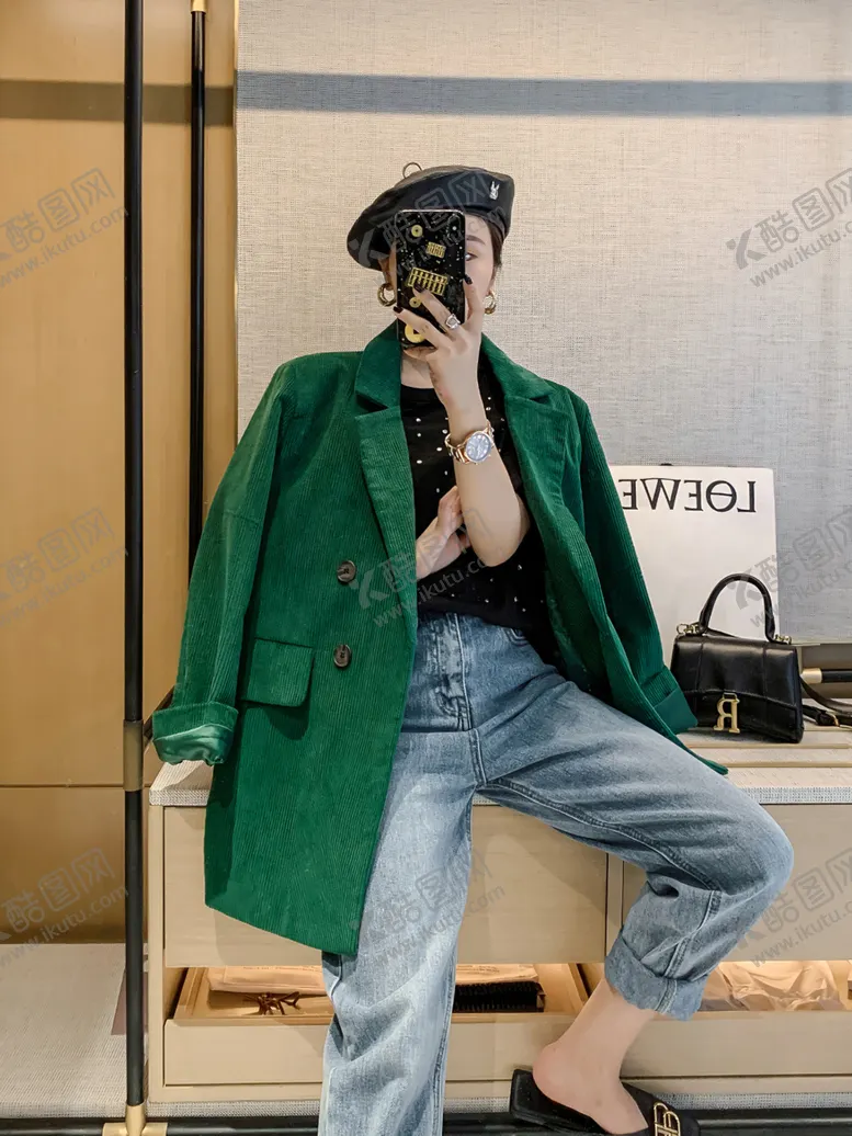 编号：75719607020049566725【酷图网】源文件下载-绿衣服女孩